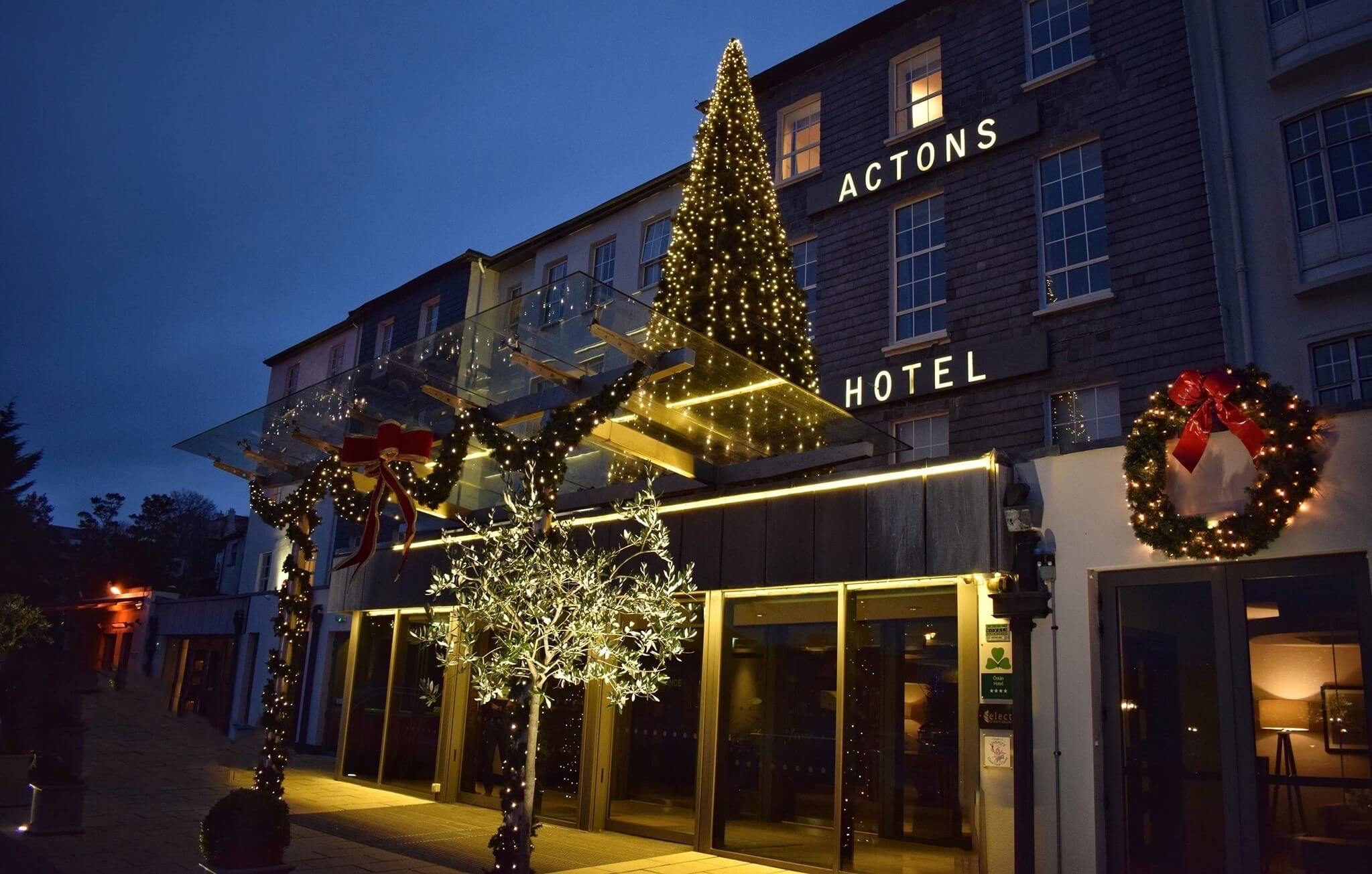 Christmas Exterior 1